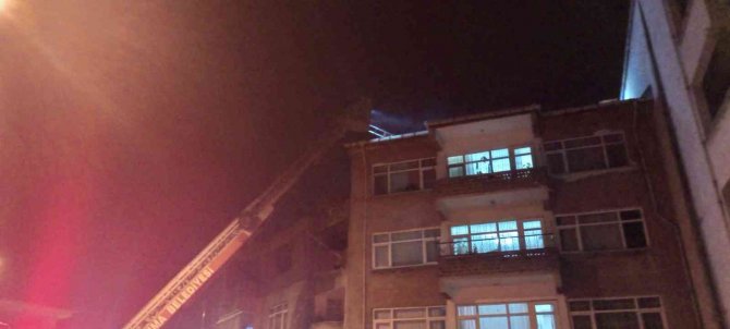 Baca Yangını Mahallede Paniğe Neden Oldu