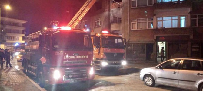 Baca Yangını Mahallede Paniğe Neden Oldu