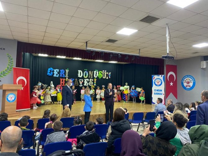 Öğrencilerin Geri Dönüşüm Sergisi Açıldı