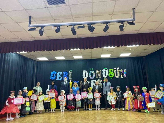 Öğrencilerin Geri Dönüşüm Sergisi Açıldı