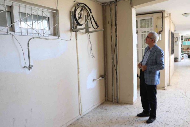 Adana’da Güpegündüz Hırsızlık: Klimanın Dış Ünitesini Böyle Çaldı