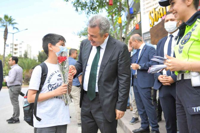 Adana’da Yayalar İçin 5 Adımda Güvenli Trafik" Sloganıyla Uygulama Gerçekleştirildi