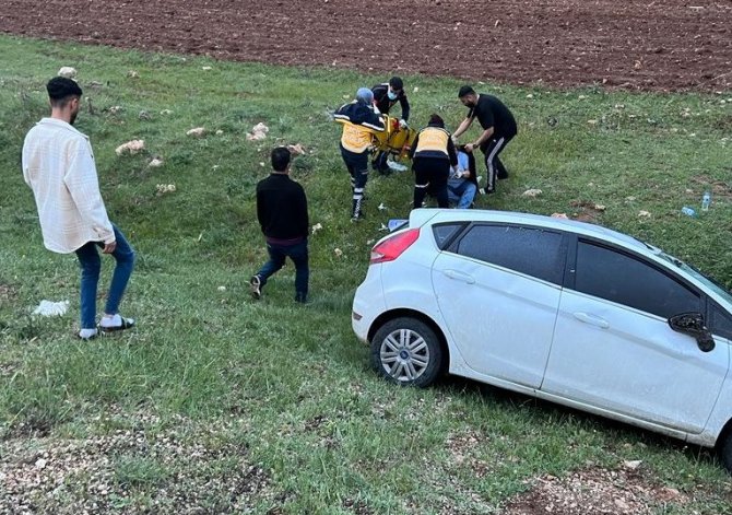 Otomobil Şarampole Devrildi: 4 Yaralı