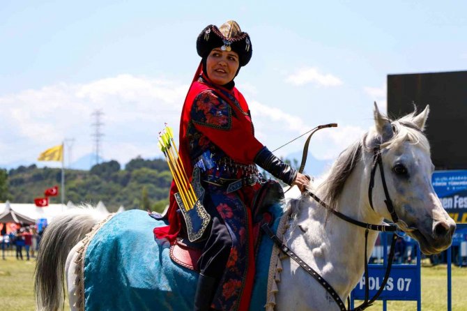 Yörük Türkmen Festivalinde Savaş Oyunları Nefes Kesti