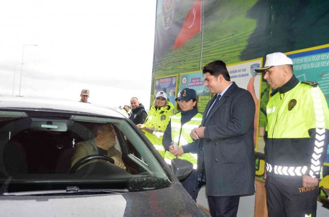 Ardahan’da ’Yayalar İ̇çin 5 Adımda Güvenli Trafik’ Uygulaması Yapıldı