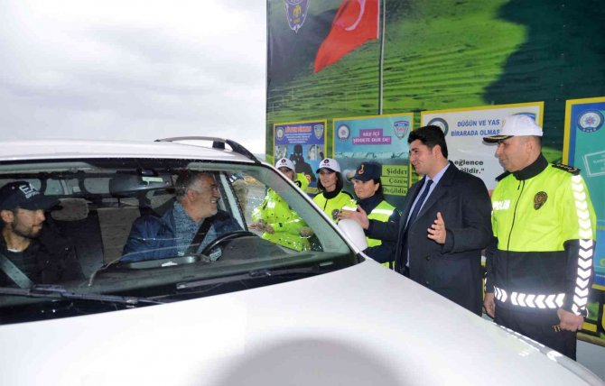 Ardahan’da ’Yayalar İ̇çin 5 Adımda Güvenli Trafik’ Uygulaması Yapıldı