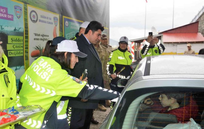 Ardahan’da ’Yayalar İ̇çin 5 Adımda Güvenli Trafik’ Uygulaması Yapıldı