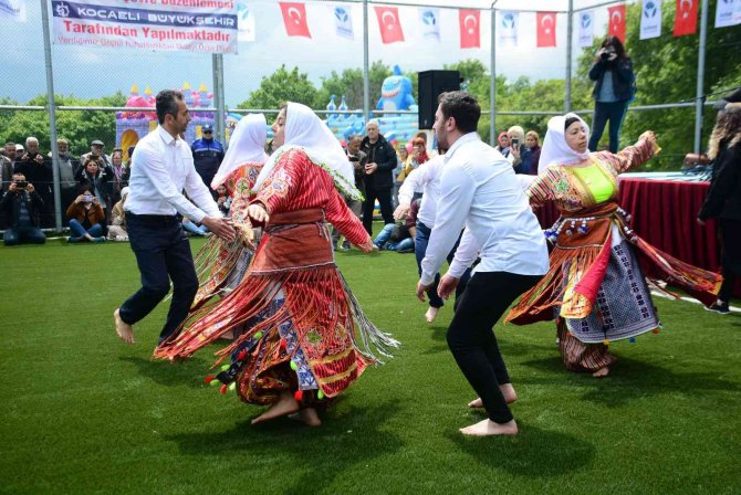 Köy, Karnaval Alanına Döndü