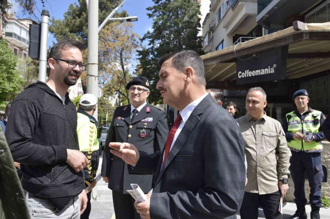 Burdur’da ‘Yayalar İ̇çin 5 Adımda Güvenli Trafik’ Bilgilendirmesi