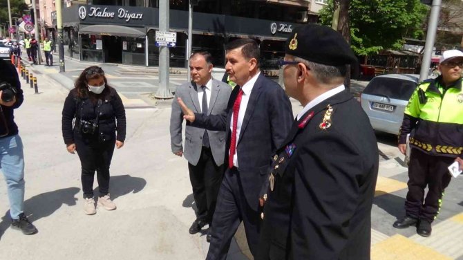 Burdur’da ‘Yayalar İ̇çin 5 Adımda Güvenli Trafik’ Bilgilendirmesi