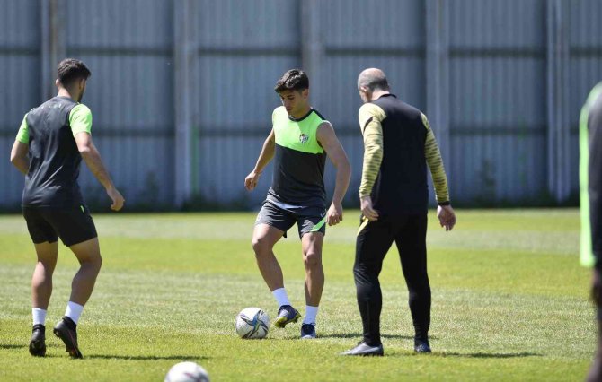 Ümraniyespor Maçı Hazırlıklarını Tamamlayan Bursaspor, Kampa Girdi