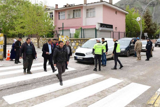 Çatak’ta “Yayalar İ̇çin 5 Adımda Güvenli Trafik” Uygulaması Yapıldı