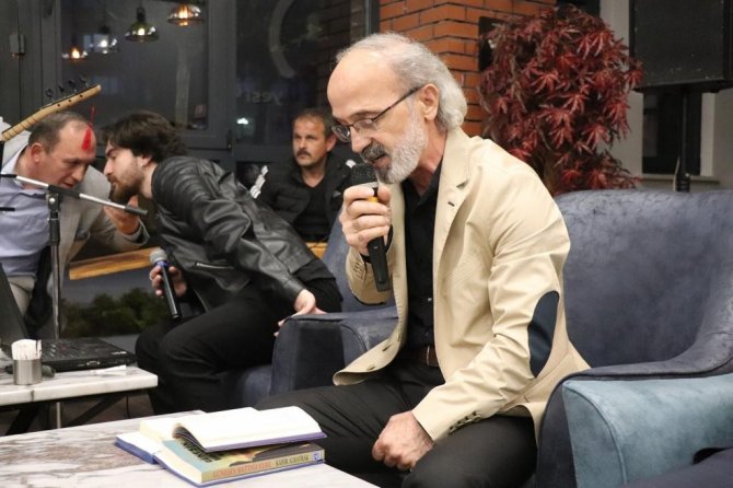 Millet Kıraathanesi’nde Şiir Gecesi