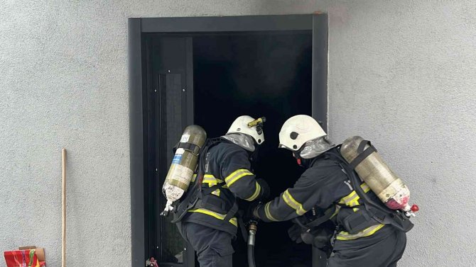 Korkutan Yangını İtfaiye Söndürdü