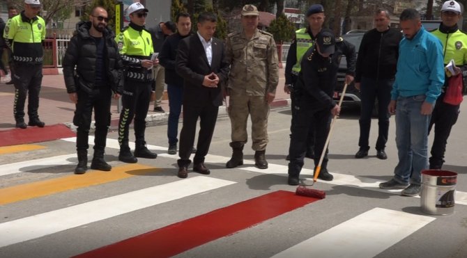 Erciş’te ’Yayalar İ̇çin 5 Adımda Güvenli Trafik’ Uygulaması