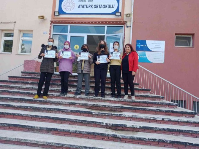 Gediz’de Öğrenciler Türk Müslüman Bilim Adamlarını Tanıttılar