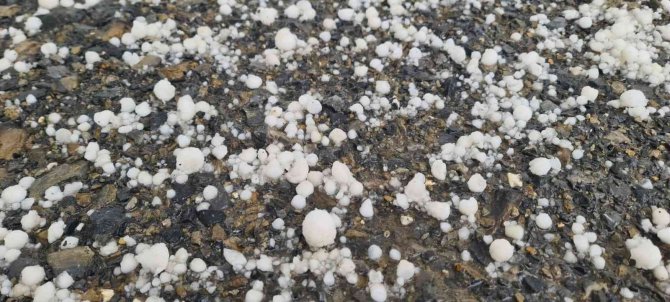Hakkari’de Ceviz Büyüklüğünde Dolu Yağdı: 1 Yaralı