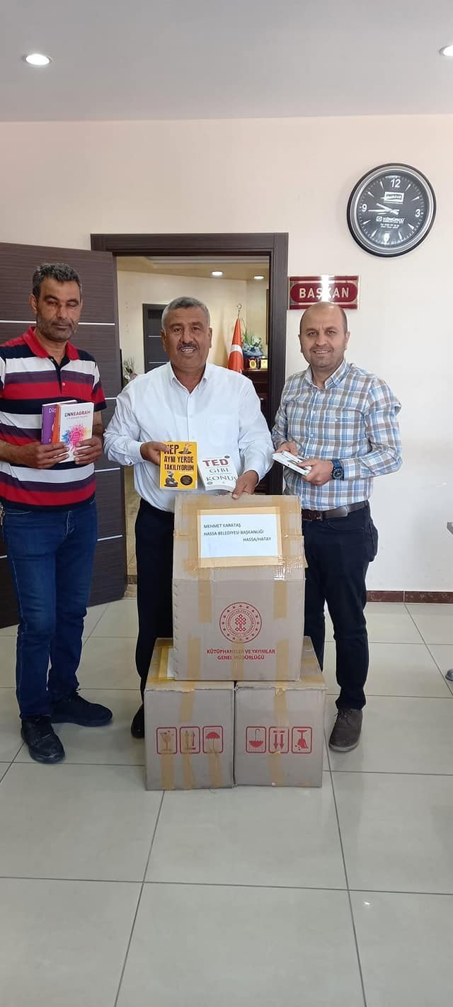Hassa Belediyesi’nden İlçedeki Okullara Kitap Desteği