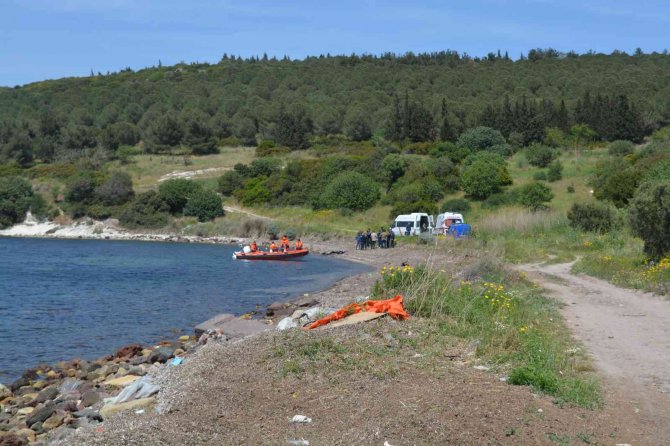 İ̇zmir’de Denizde Dalgıç Kıyafetli Ceset Bulundu