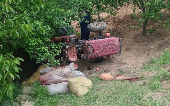 Traktörün Altında Kalan Sürücü Hayatını Kaybetti
