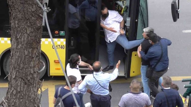 Kadıköy’de Durak Kavgası: İ̇ett Şoförü İle Yolcu Birbirine Girdi