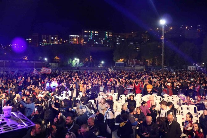 Trabzonspor’un Şampiyonluğunu İ̇smail Türüt İle Kutladılar