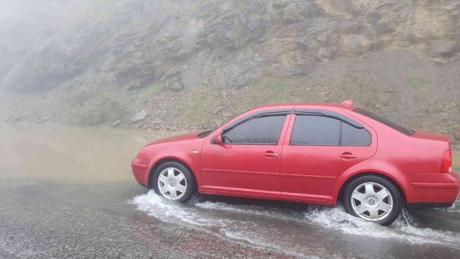 Kastamonu’da Sis Ve Sağanak Sürücülere Zor Anlar Yaşattı