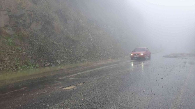 Kastamonu’da Sis Ve Sağanak Sürücülere Zor Anlar Yaşattı