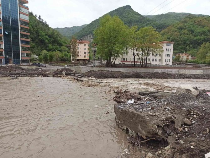Bozkurt’ta Geçici 3 Köprü Ulaşıma Kapatıldı