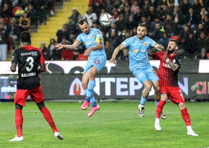 İ̇lhan Parlak İkinci Golünü Attı