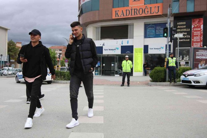Vali Akın, Yaya Geçidi Kurallarını Anlattı