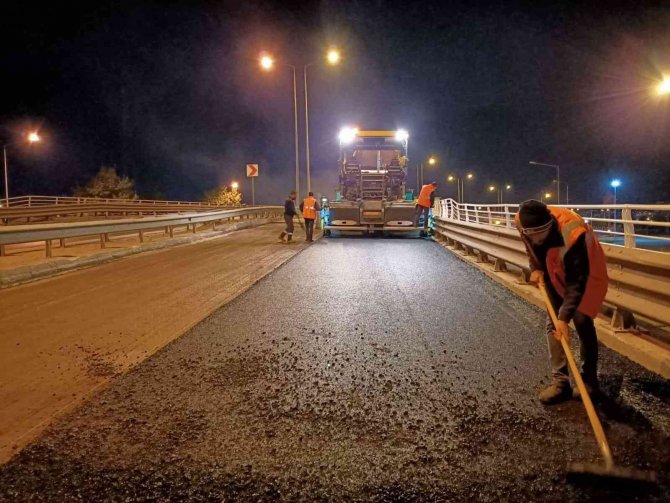 Gece Yarısı Yapılan Asfalt Trafik Aksatmadı