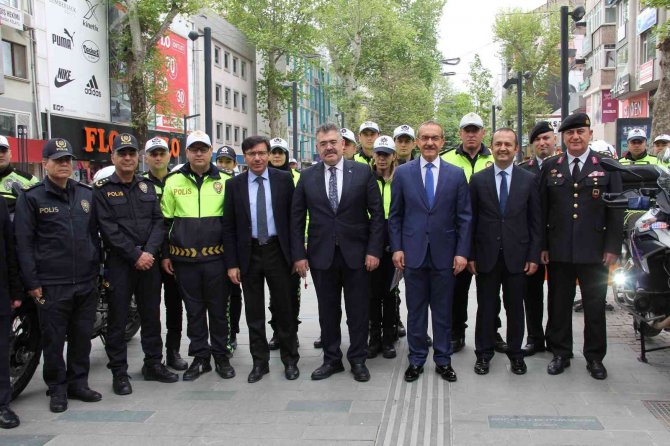 Vali Yavuz: “Kocaeli Trafik Denetimlerinde Türkiye’de İlk Sırada Yer Almaktadır”