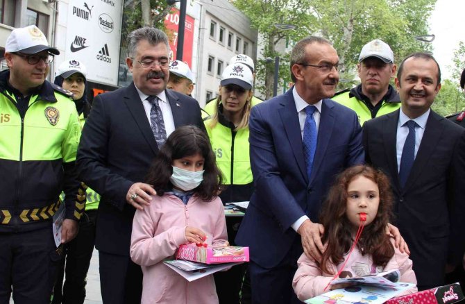 Vali Yavuz: “Kocaeli Trafik Denetimlerinde Türkiye’de İlk Sırada Yer Almaktadır”