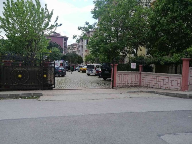 İ̇kinci Kattan Beton Zemine Düştü
