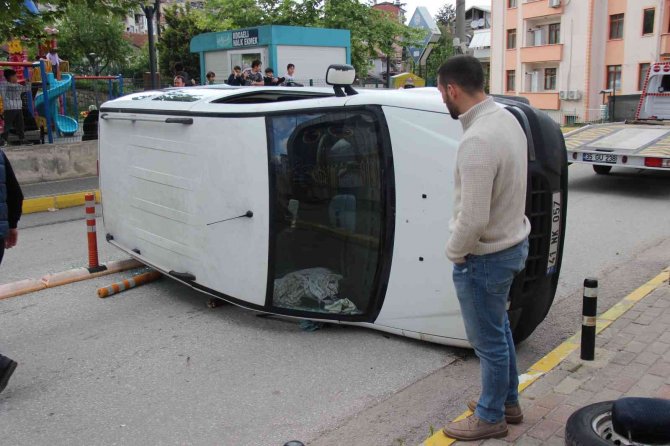 16 Yaşındaki Sürücünün Kullandığı Araç Devrildi: 2 Yaralı