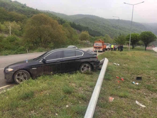 Kontrolden Çıkan Otomobil Aydınlatma Direği Çarptı, 1 Kişi Yaralandı