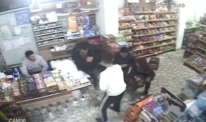 Kolonyalı Şaka Yapayım Derken Kuzenini Yakıyordu