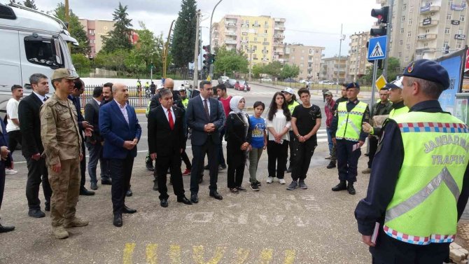 Mardin’de ’Yayalar İçin 5 Adımda Güvenli Trafik’ Mottosu Tanıtıldı
