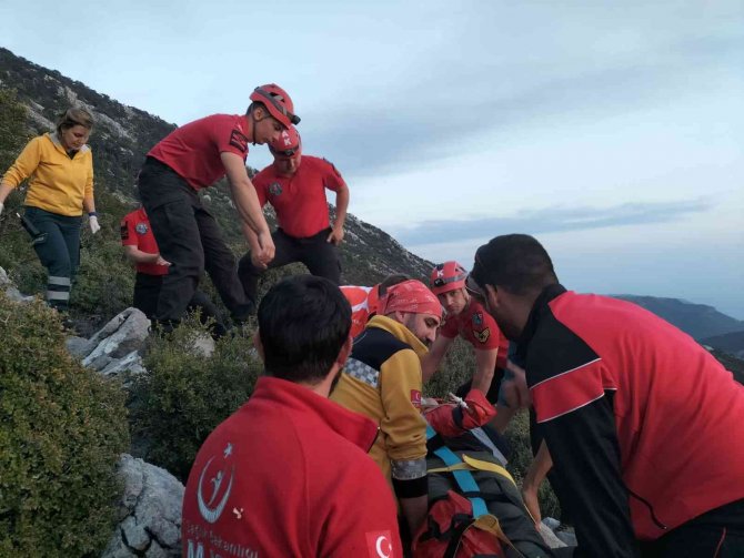 Fethiye’de Yamaç Paraşütüyle Kayalıklara Düşen Rus Turist Yaralandı