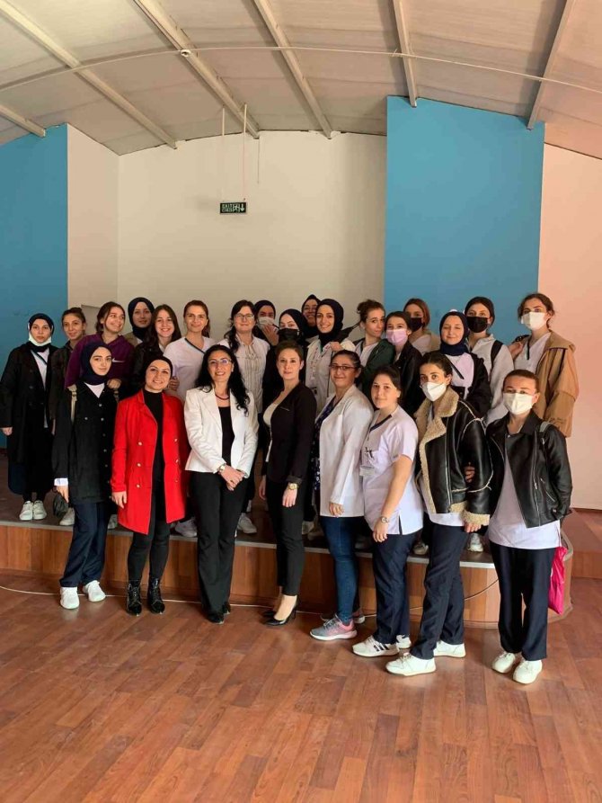 Ebeler Haftalarını Kutladı