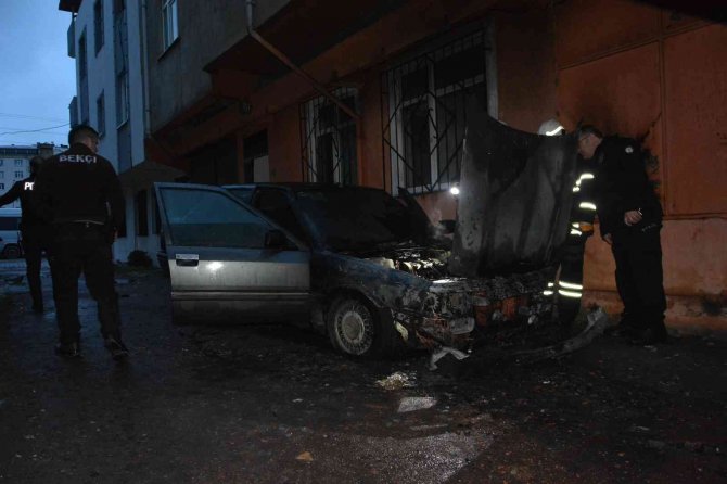 Altı Sene Önce Aldığı Emektarı Gözlerinin Önünde Küle Döndü