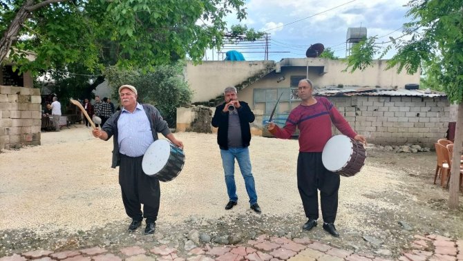 Zurnacının Meslektaşlarından Düğünlerde Atılan Silahlara Tepki