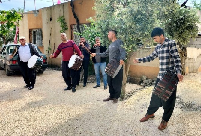 Zurnacının Meslektaşlarından Düğünlerde Atılan Silahlara Tepki
