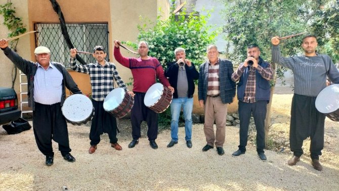 Zurnacının Meslektaşlarından Düğünlerde Atılan Silahlara Tepki