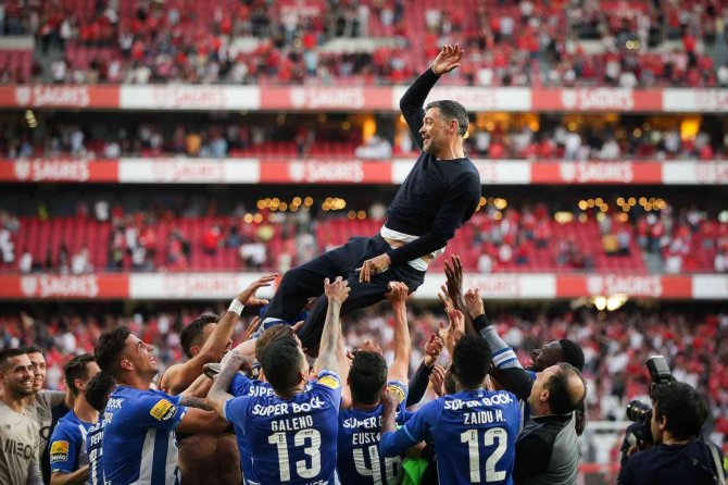 Porto, Ezeli Rakibinin Sahasında Şampiyon Oldu