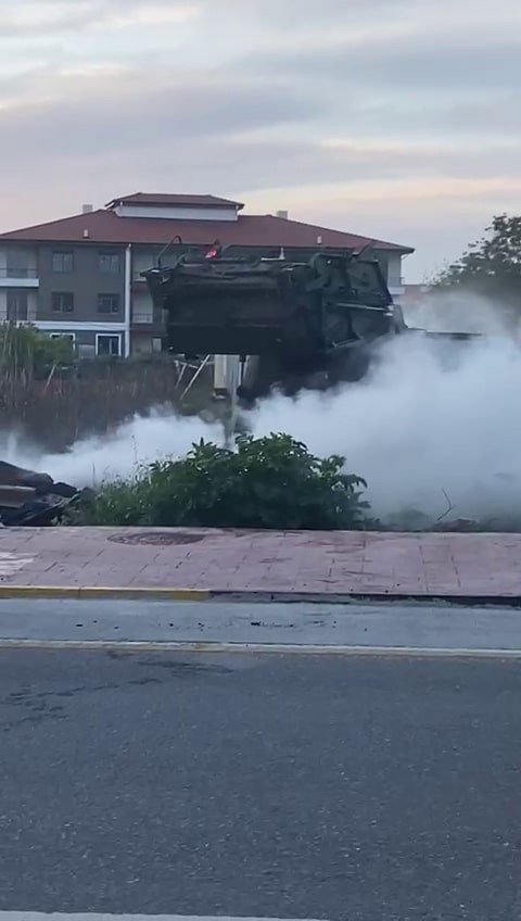 Alev Alev Yanan Ambalaj Atığı Toplama Kamyonu Kullanılamaz Hale Geldi