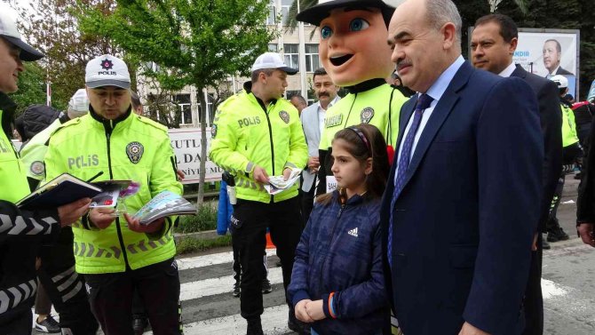 Samsun’da ’Yayalar İ̇çin 5 Adımda Güvenli Trafik’ Uygulaması