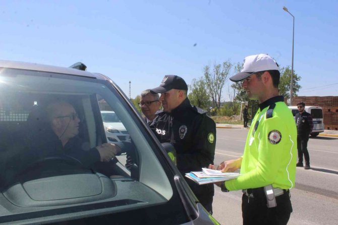“Yayalar Kırmızı Çizgimiz” Ve “Trafikte Her Yıl Daha İ̇yiye”