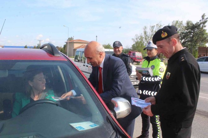 “Yayalar Kırmızı Çizgimiz” Ve “Trafikte Her Yıl Daha İ̇yiye”